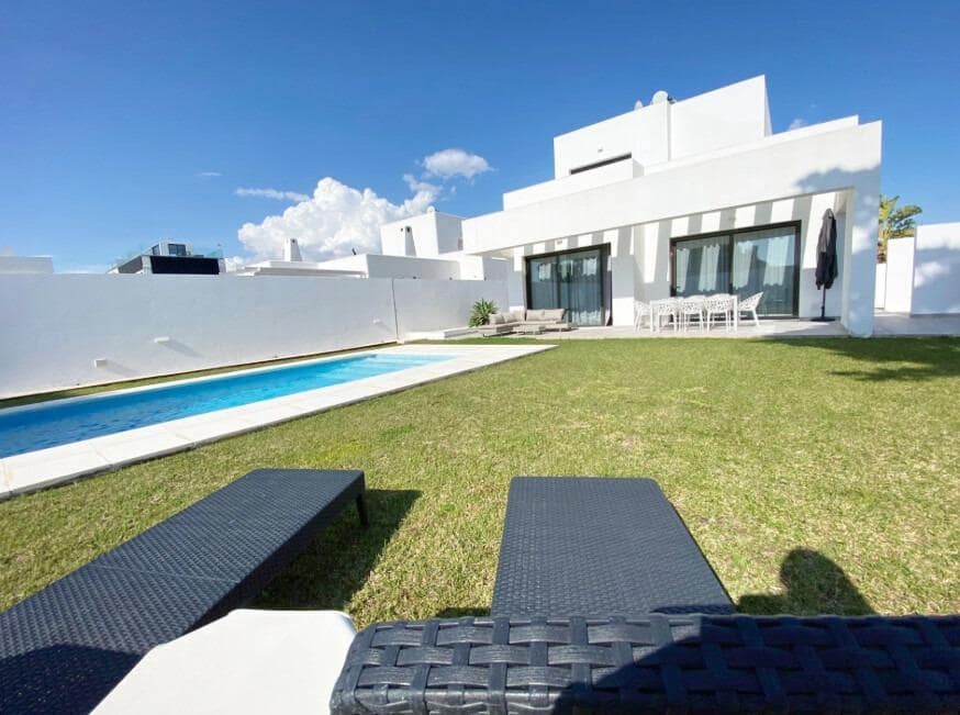 Chalet de 4 habitaciones en Conil de la Frontera en venta con piscina garaje - 980.000 € (Ref: 9548405)