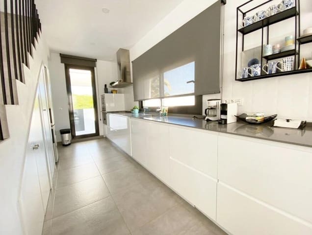 Chalet de 4 habitaciones en Conil de la Frontera en venta con piscina garaje - 980.000 € (Ref: 9548405)