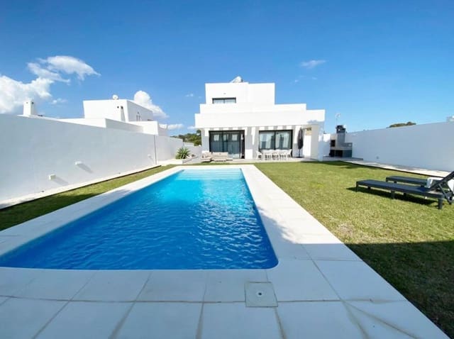 Chalet de 4 habitaciones en Conil de la Frontera en venta con piscina garaje - 980.000 € (Ref: 9548405)