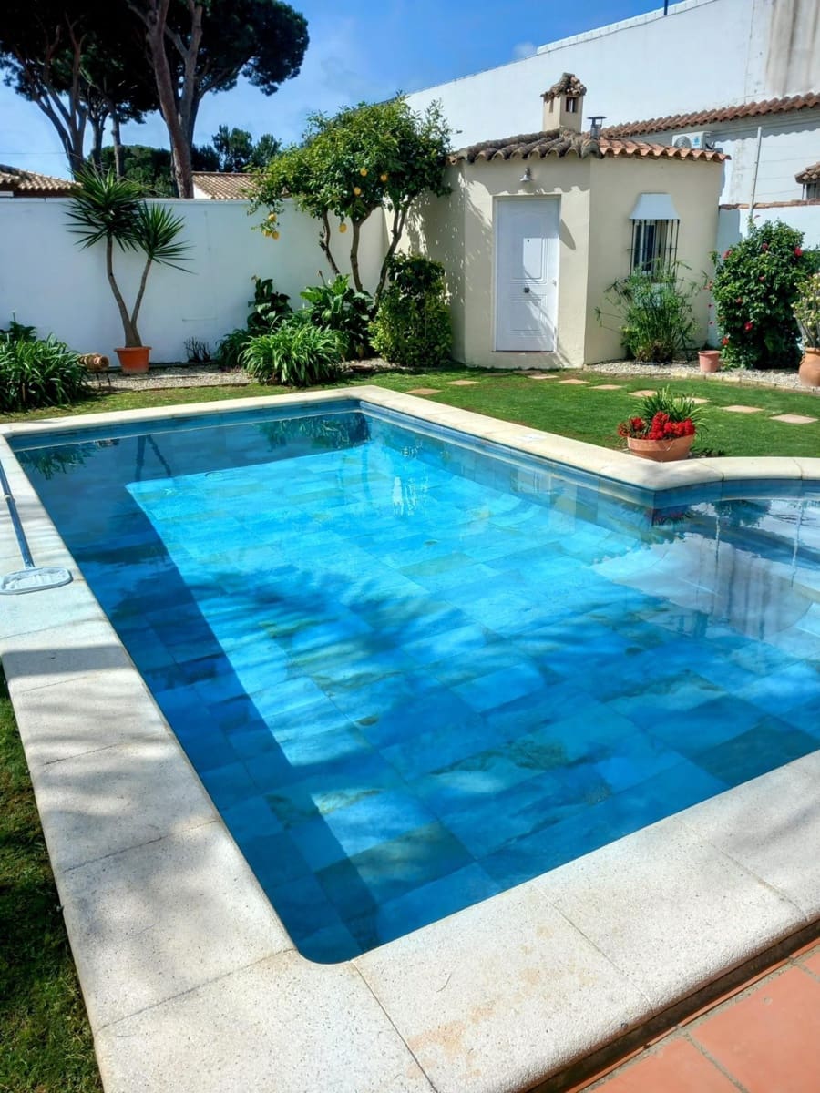 2 bedroom Villa for sale in Chiclana de la Frontera with pool garage - € 350,000 (Ref: 9616041)