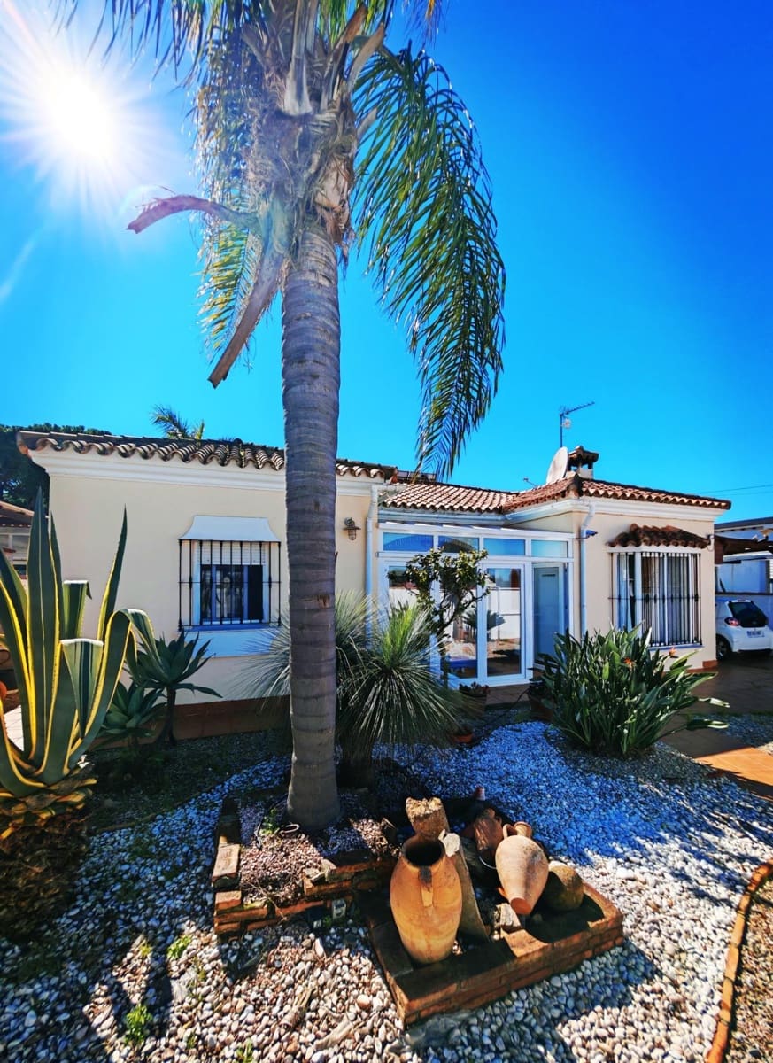 2 bedroom Villa for sale in Chiclana de la Frontera with pool garage - € 350,000 (Ref: 9616041)