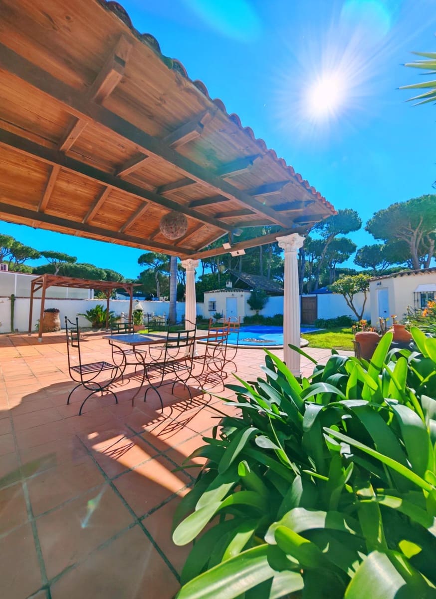 2 bedroom Villa for sale in Chiclana de la Frontera with pool garage - € 350,000 (Ref: 9616041)