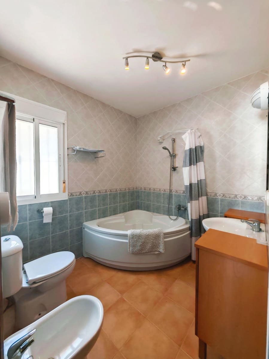 2 bedroom Villa for sale in Chiclana de la Frontera with pool garage - € 350,000 (Ref: 9616041)