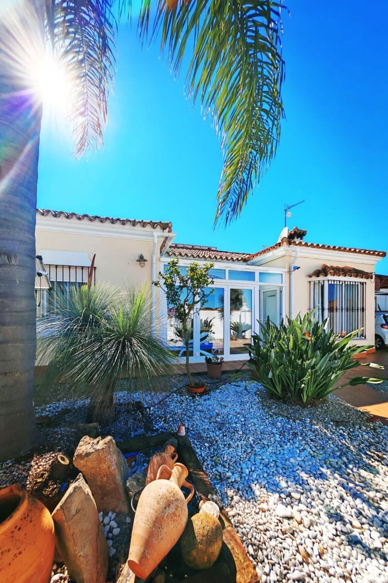 2 bedroom Villa for sale in Chiclana de la Frontera with pool garage - € 350,000 (Ref: 9616041)