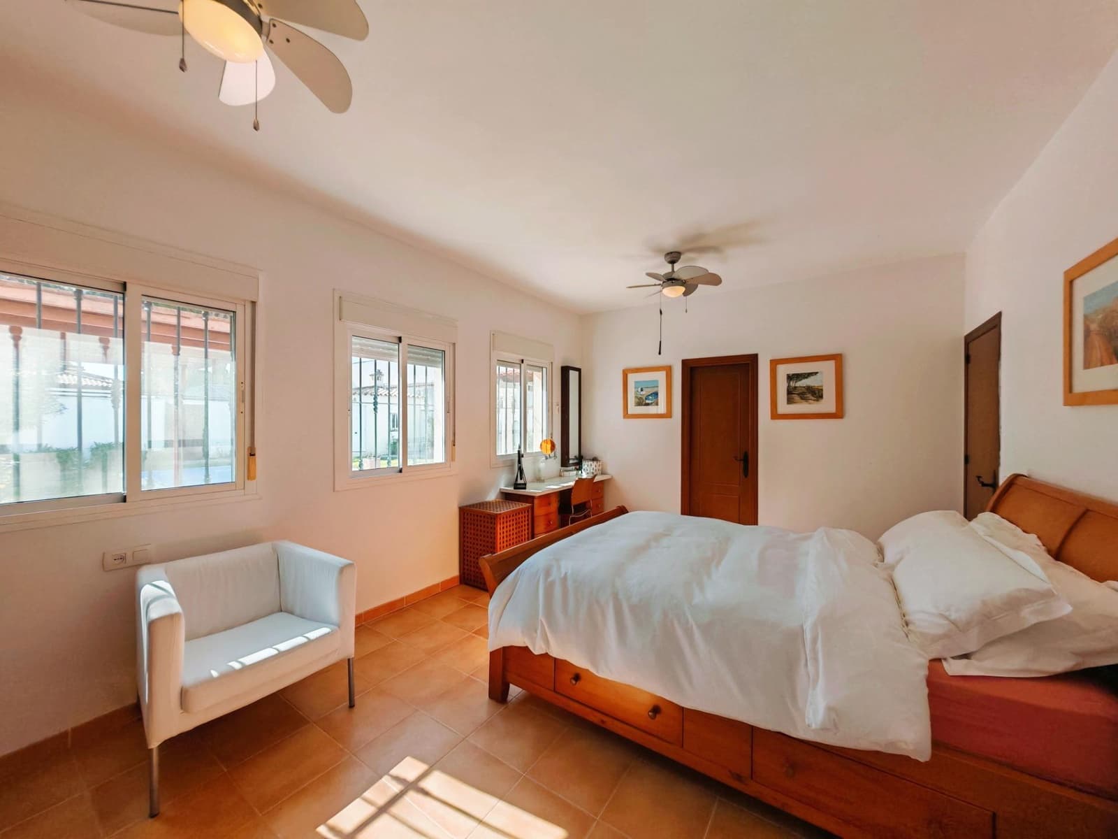 2 bedroom Villa for sale in Chiclana de la Frontera with pool garage - € 350,000 (Ref: 9616041)