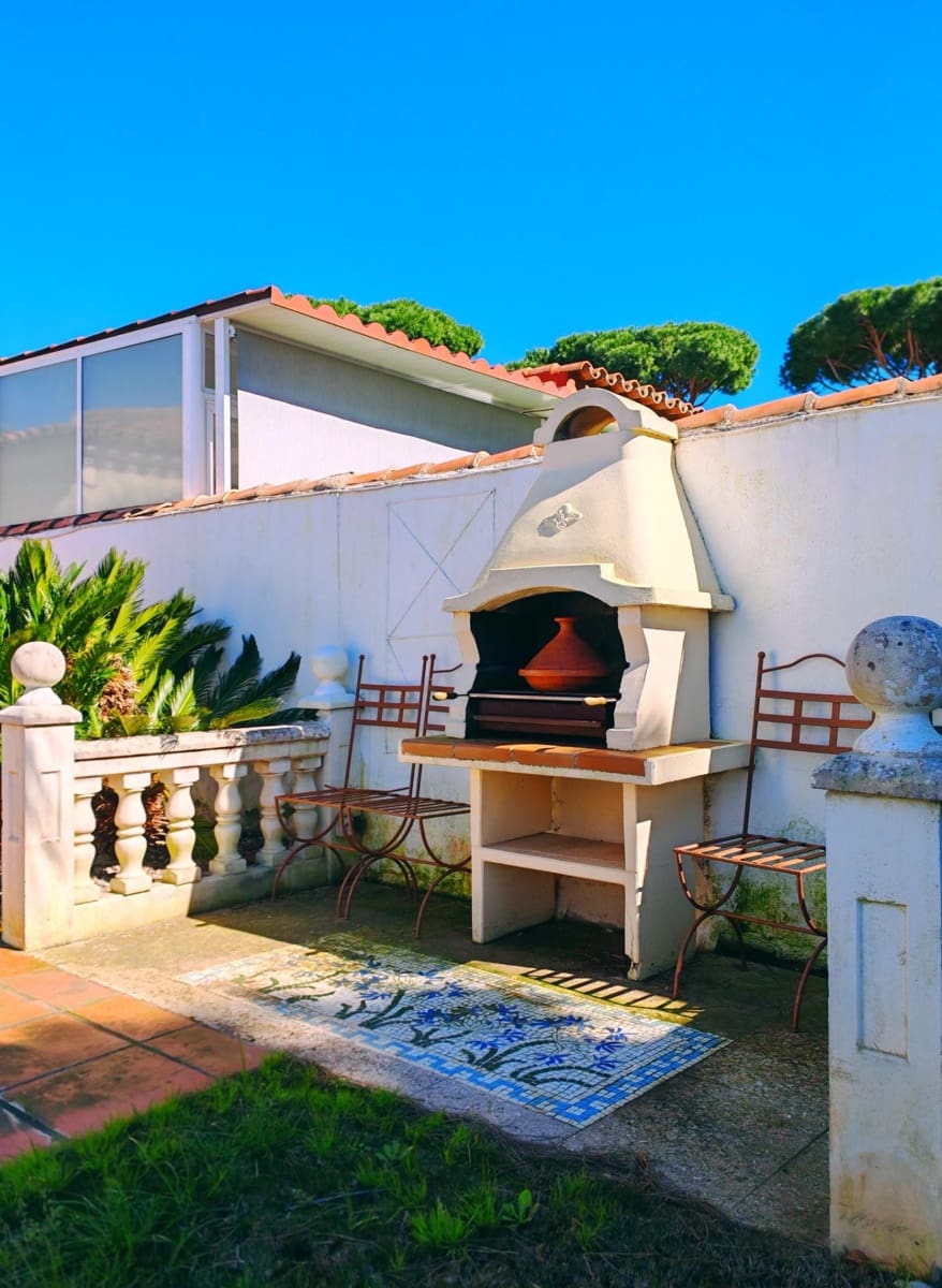 3 bedroom Villa for sale in Chiclana de la Frontera with pool garage - € 350,000 (Ref: 9616041)