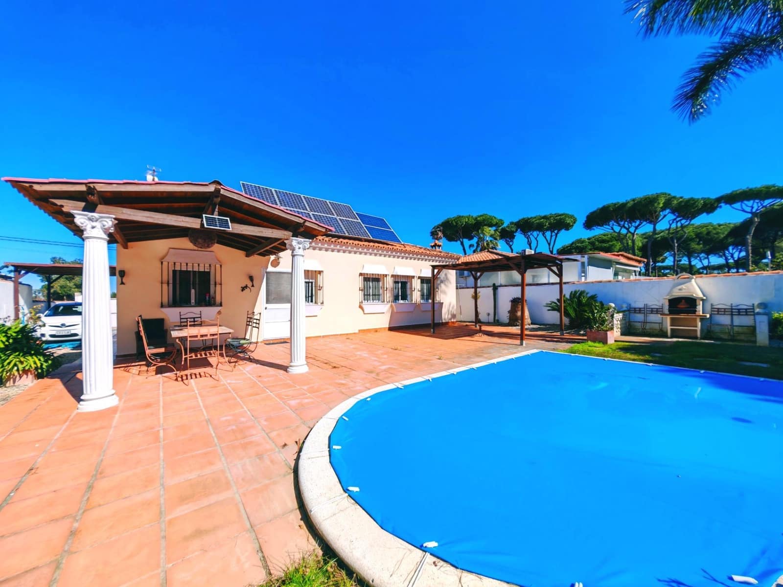 3 bedroom Villa for sale in Chiclana de la Frontera with pool garage - € 350,000 (Ref: 9616041)