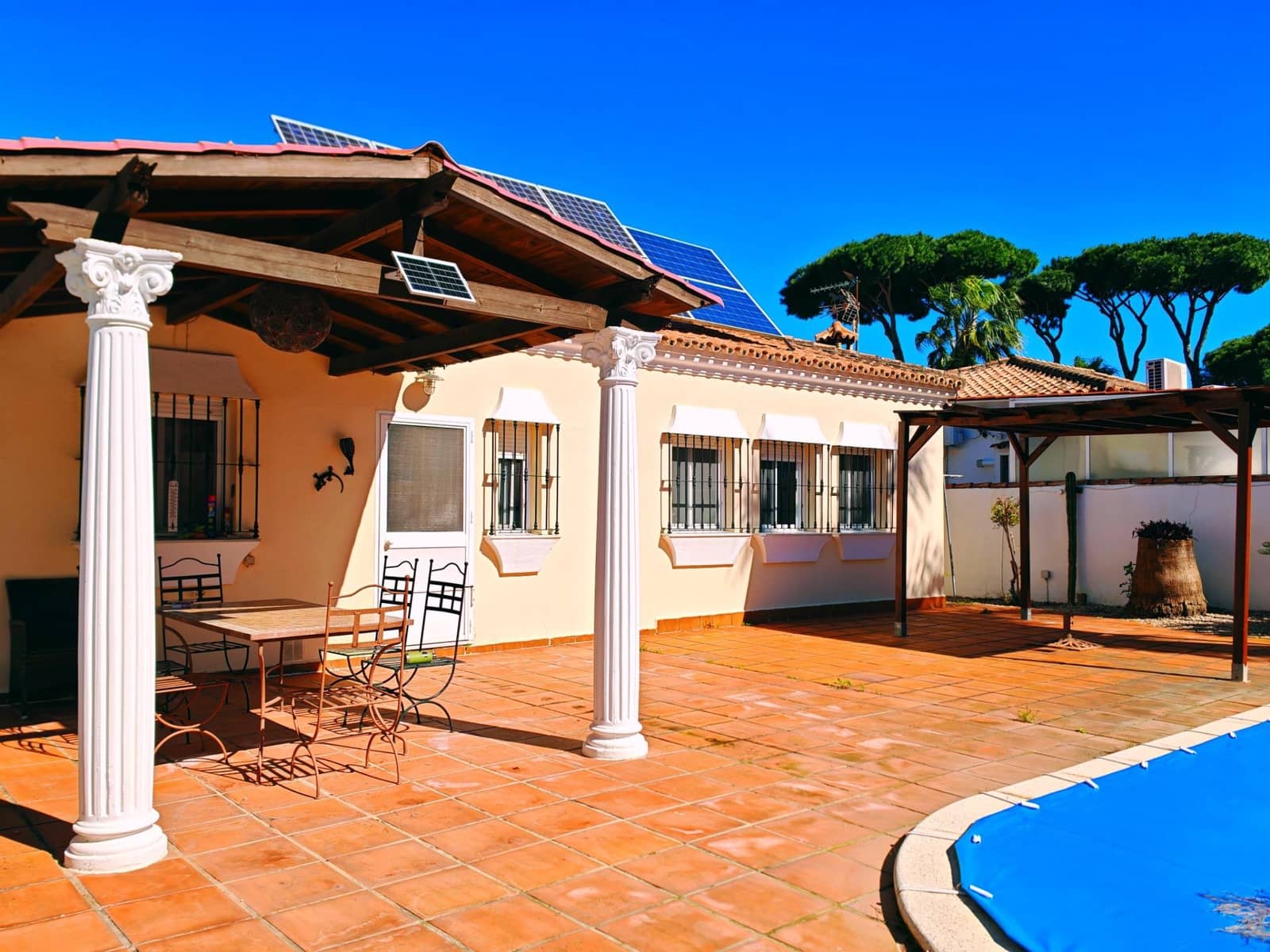 3 bedroom Villa for sale in Chiclana de la Frontera with pool garage - € 350,000 (Ref: 9616041)
