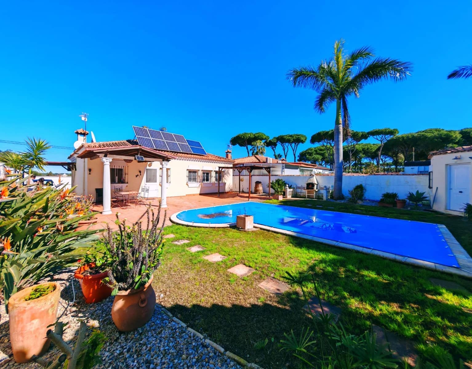 3 bedroom Villa for sale in Chiclana de la Frontera with pool garage - € 350,000 (Ref: 9616041)
