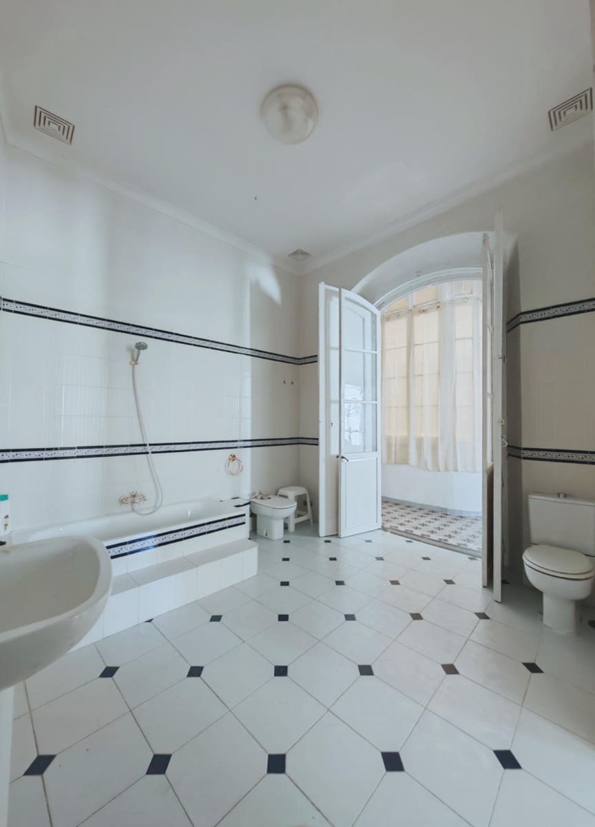 3 quarto Apartamento para venda em Chiclana de la Frontera - 200 000 € (Ref: 9627773)