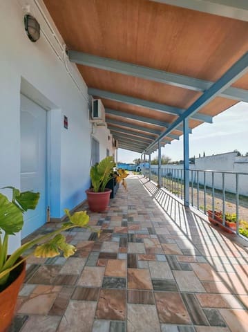 Chalet de 4 habitaciones en Chiclana de la Frontera en venta con piscina - 250.000 € (Ref: 9634490)