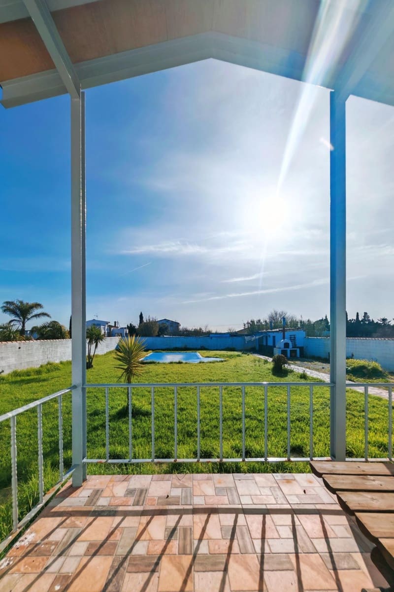 Chalet de 4 habitaciones en Chiclana de la Frontera en venta con piscina - 250.000 € (Ref: 9634490)