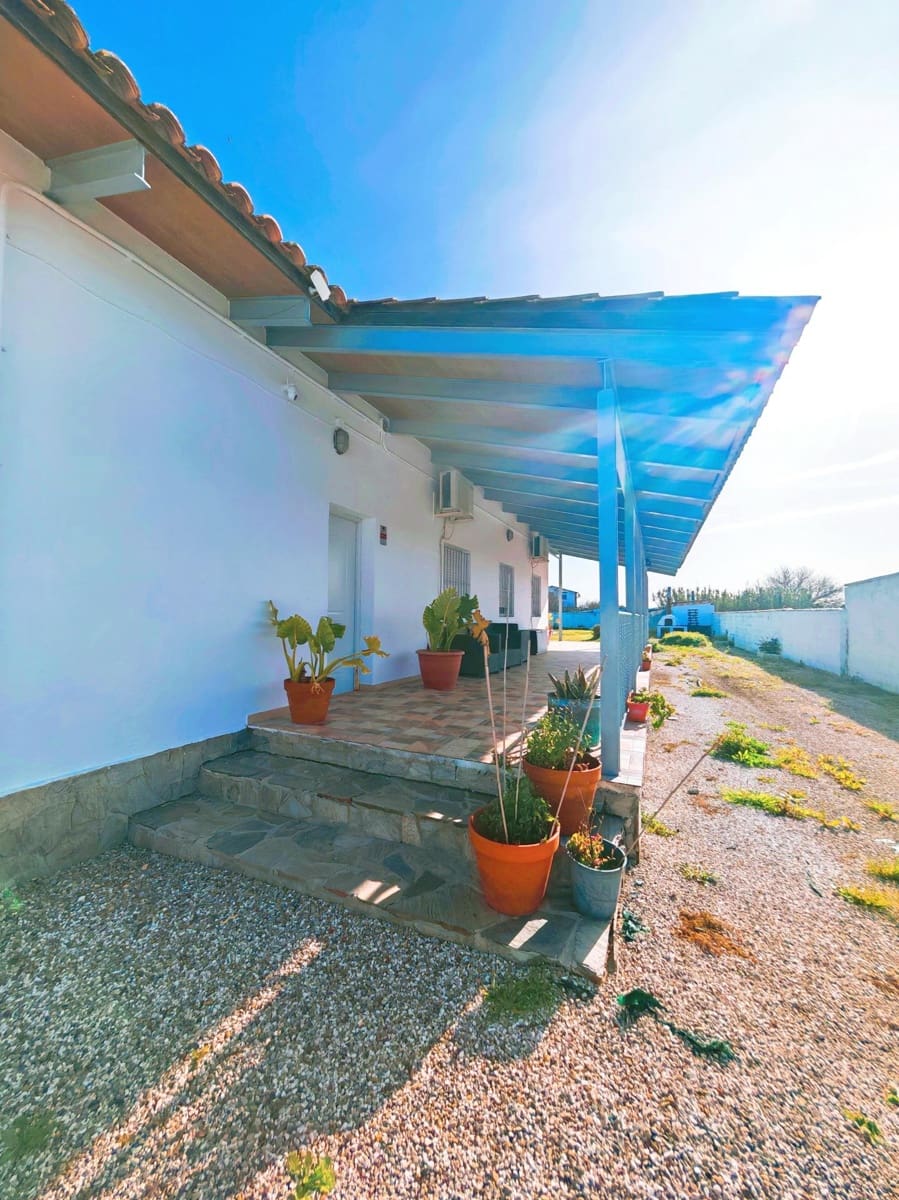 Chalet de 4 habitaciones en Chiclana de la Frontera en venta con piscina - 250.000 € (Ref: 9634490)