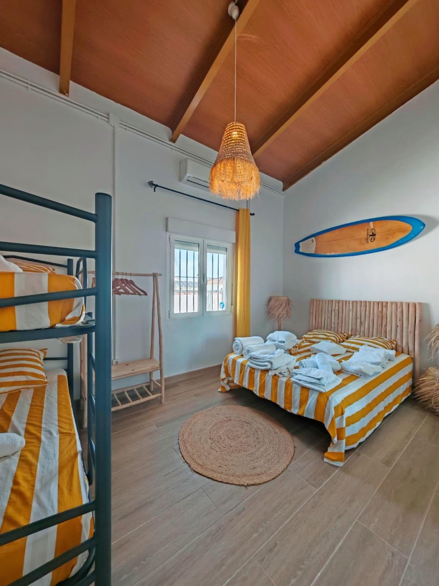 Chalet de 4 habitaciones en Chiclana de la Frontera en venta con piscina - 250.000 € (Ref: 9634490)