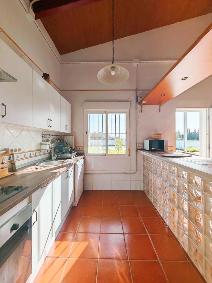 Chalet de 4 habitaciones en Chiclana de la Frontera en venta con piscina - 250.000 € (Ref: 9634490)