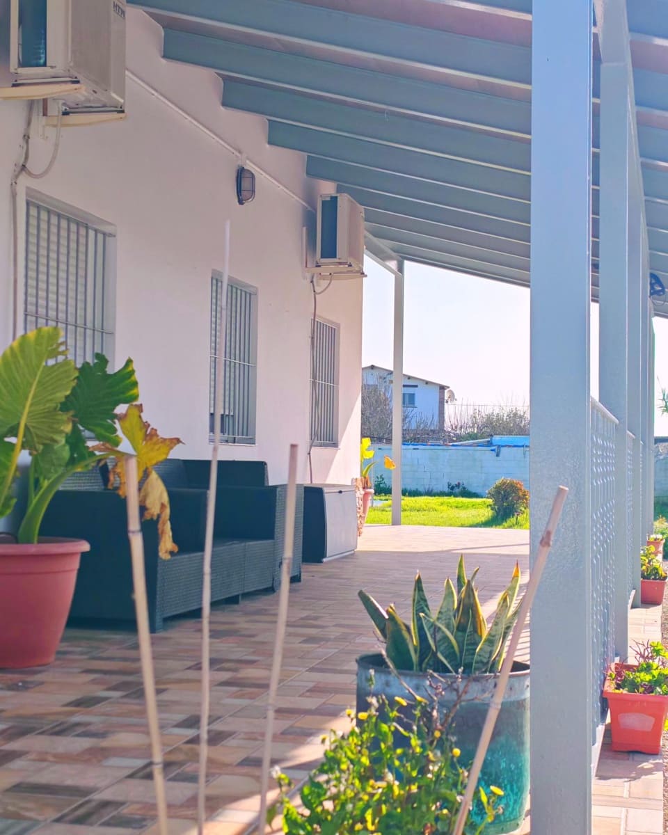 Chalet de 4 habitaciones en Chiclana de la Frontera en venta con piscina - 250.000 € (Ref: 9634490)