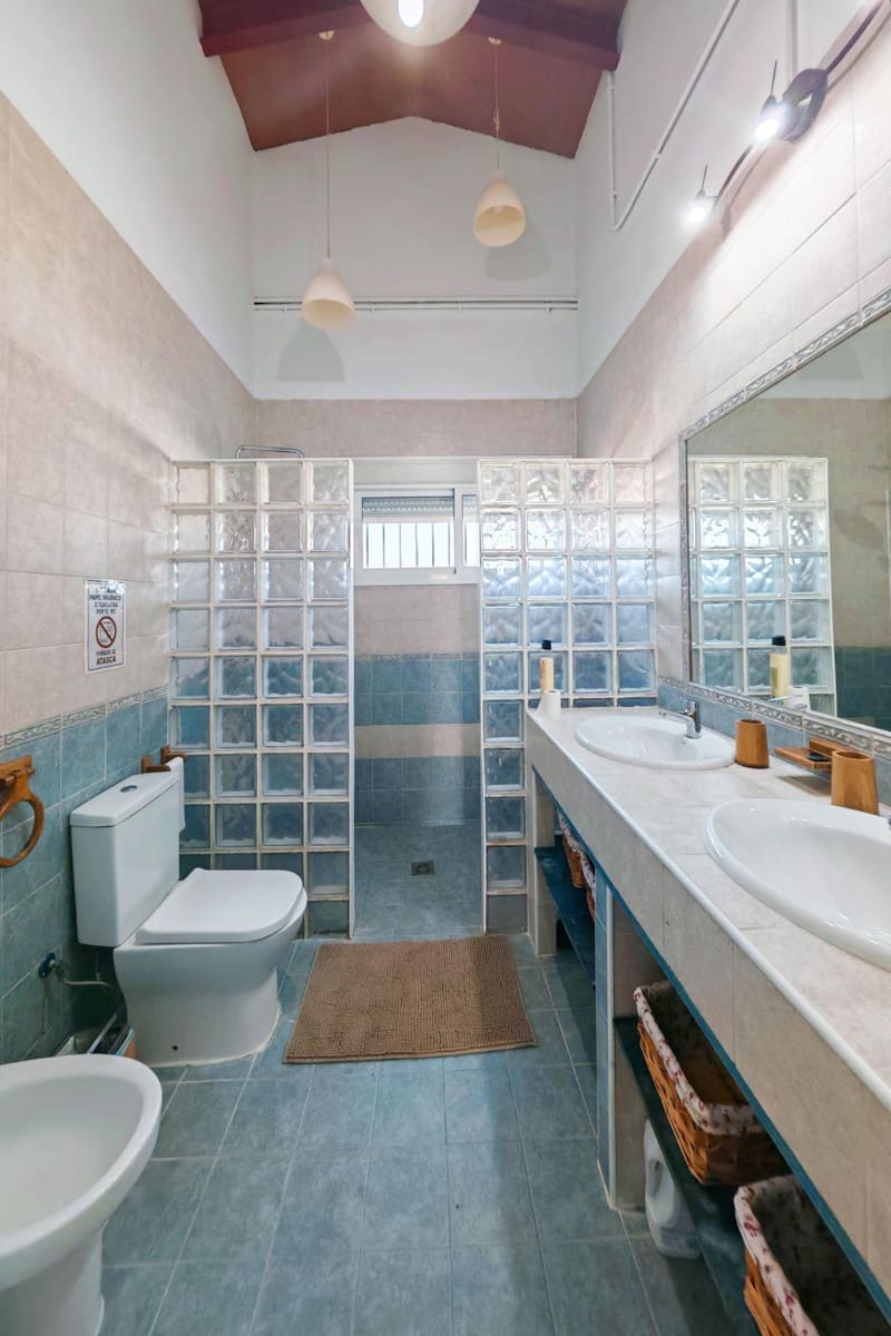 Chalet de 4 habitaciones en Chiclana de la Frontera en venta con piscina - 250.000 € (Ref: 9634490)