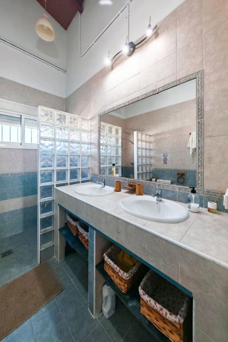 Chalet de 4 habitaciones en Chiclana de la Frontera en venta con piscina - 250.000 € (Ref: 9634490)