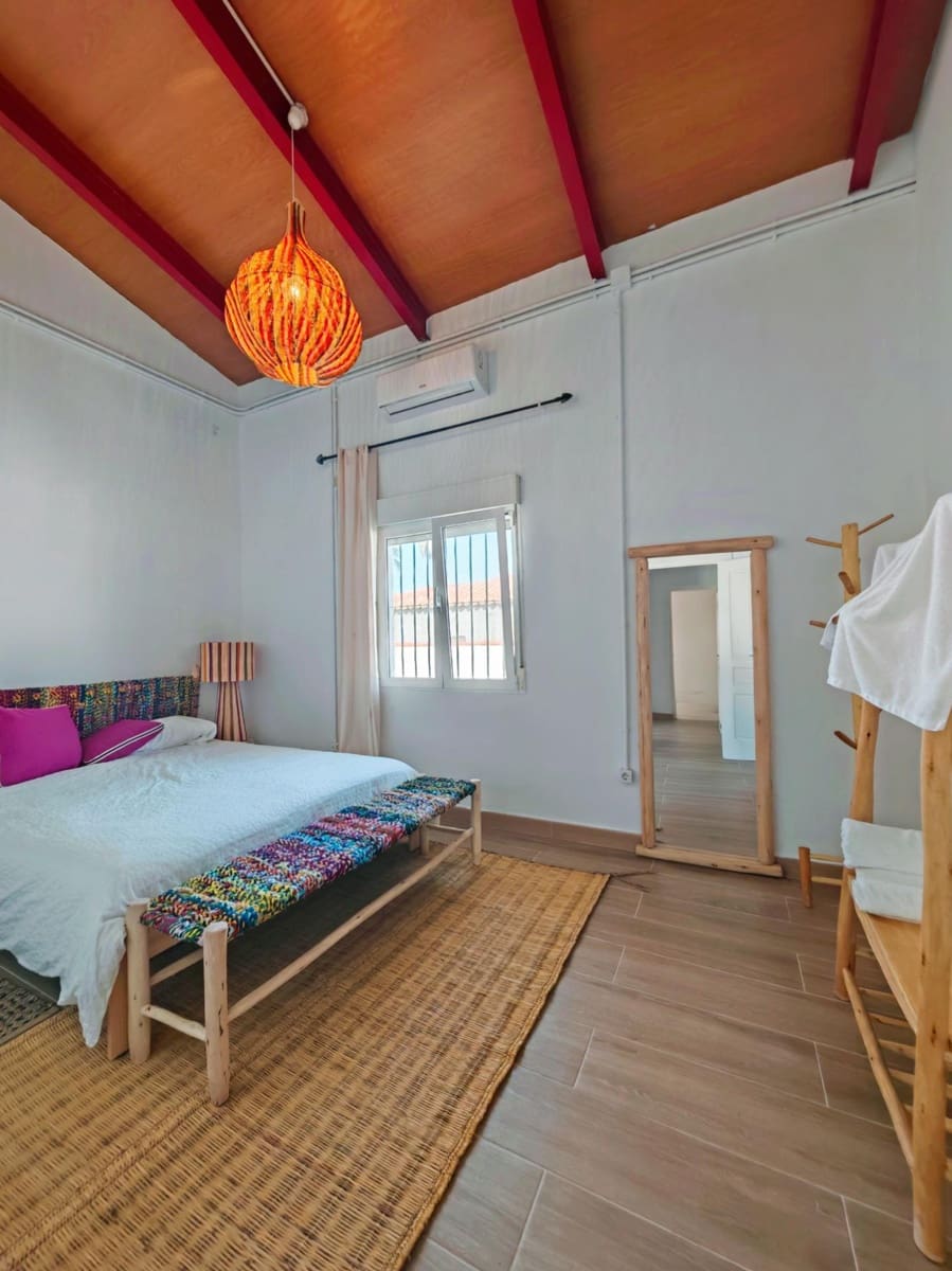 Chalet de 4 habitaciones en Chiclana de la Frontera en venta con piscina - 250.000 € (Ref: 9634490)