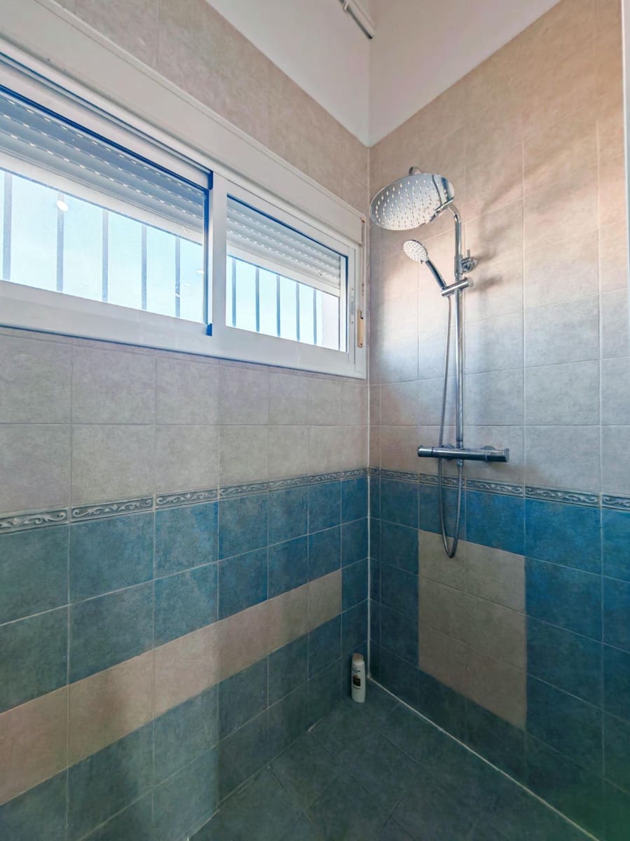 Chalet de 4 habitaciones en Chiclana de la Frontera en venta con piscina - 250.000 € (Ref: 9634490)