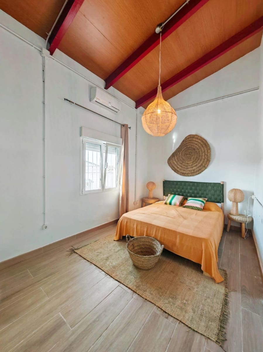 Chalet de 4 habitaciones en Chiclana de la Frontera en venta con piscina - 250.000 € (Ref: 9634490)