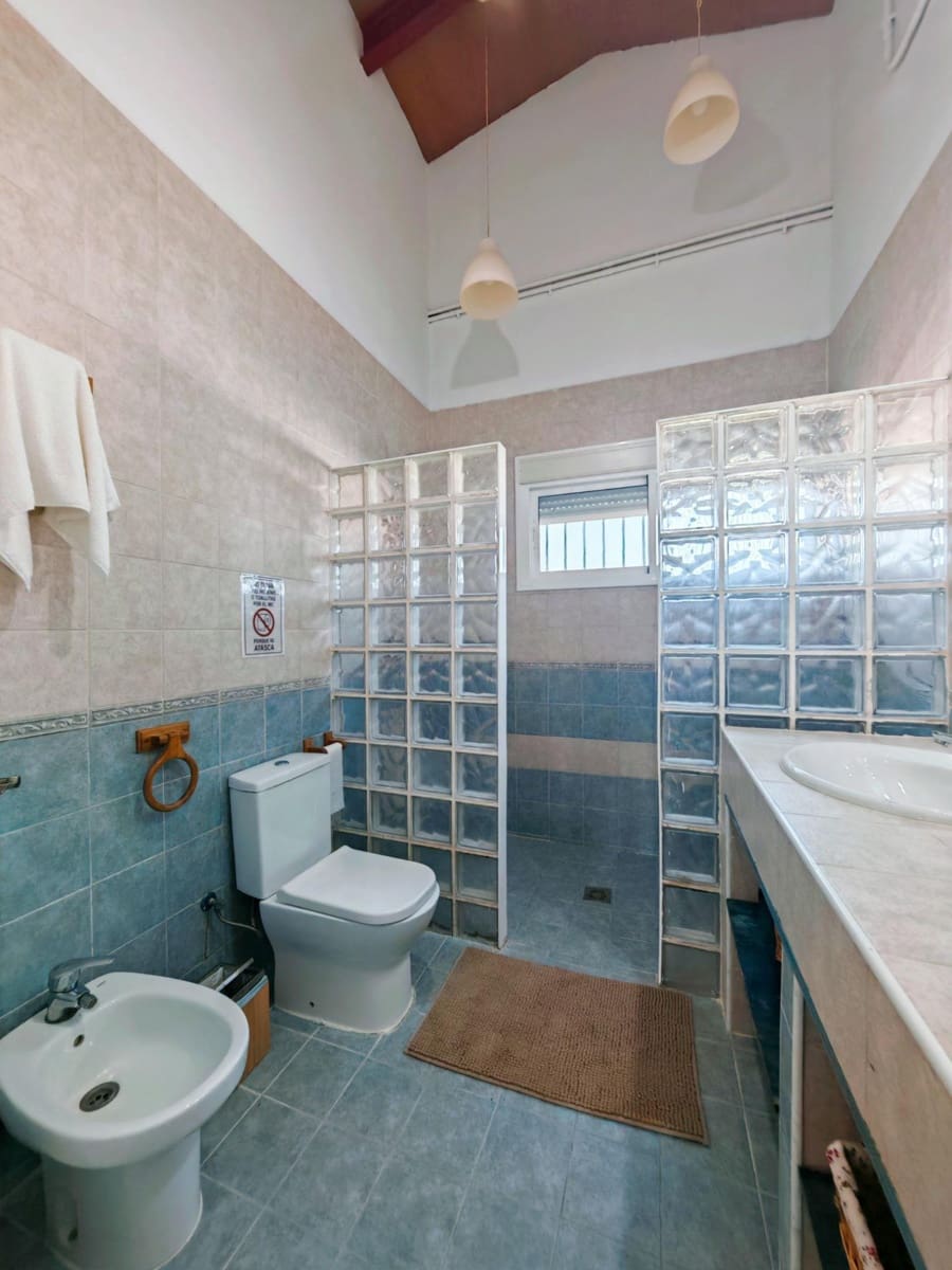 Chalet de 4 habitaciones en Chiclana de la Frontera en venta con piscina - 250.000 € (Ref: 9634490)