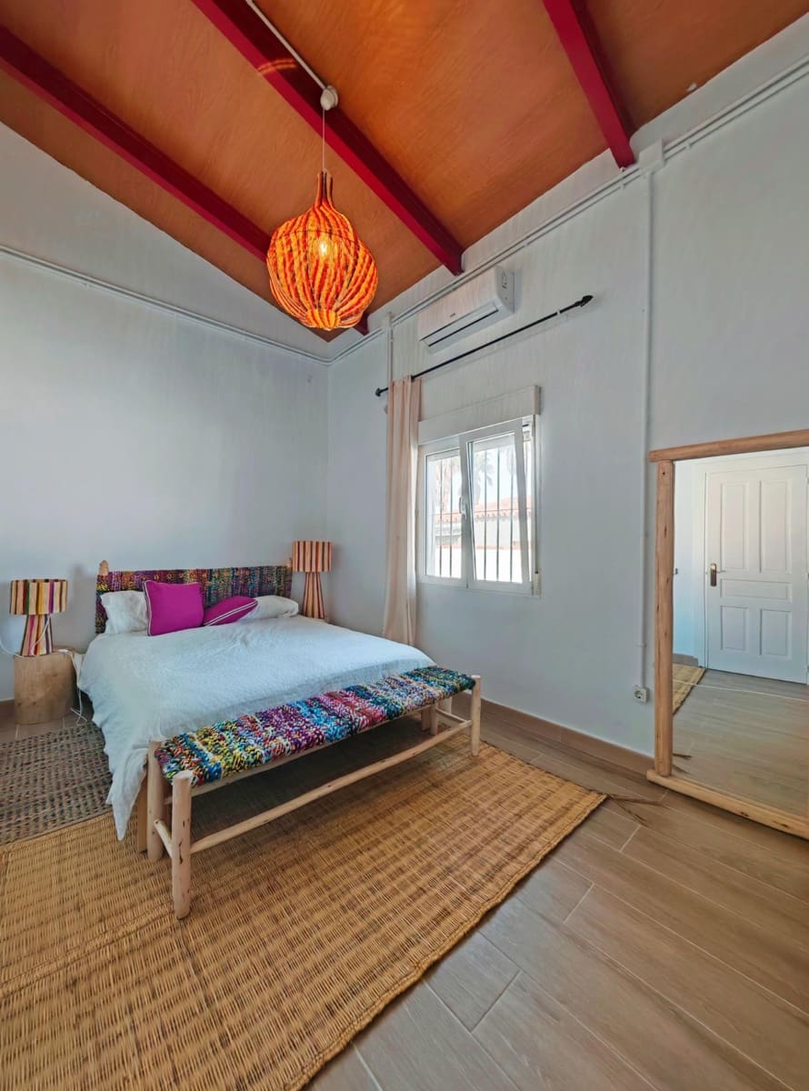 Chalet de 4 habitaciones en Chiclana de la Frontera en venta con piscina - 250.000 € (Ref: 9634490)