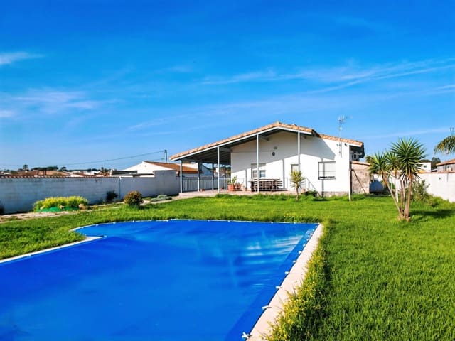 Chalet de 4 habitaciones en Chiclana de la Frontera en venta con piscina - 250.000 € (Ref: 9634490)