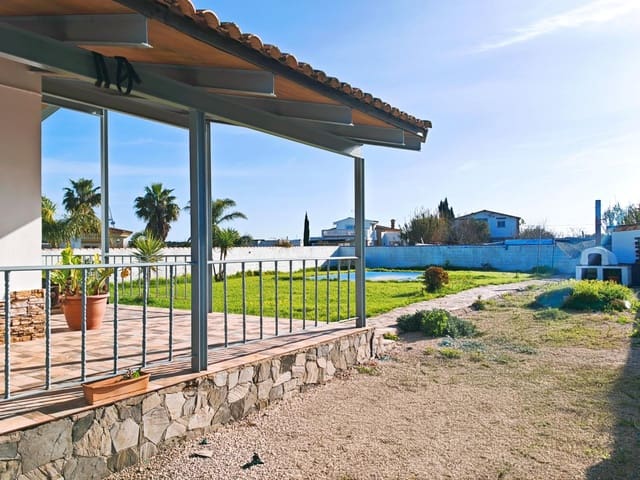 Chalet de 4 habitaciones en Chiclana de la Frontera en venta con piscina - 250.000 € (Ref: 9634490)