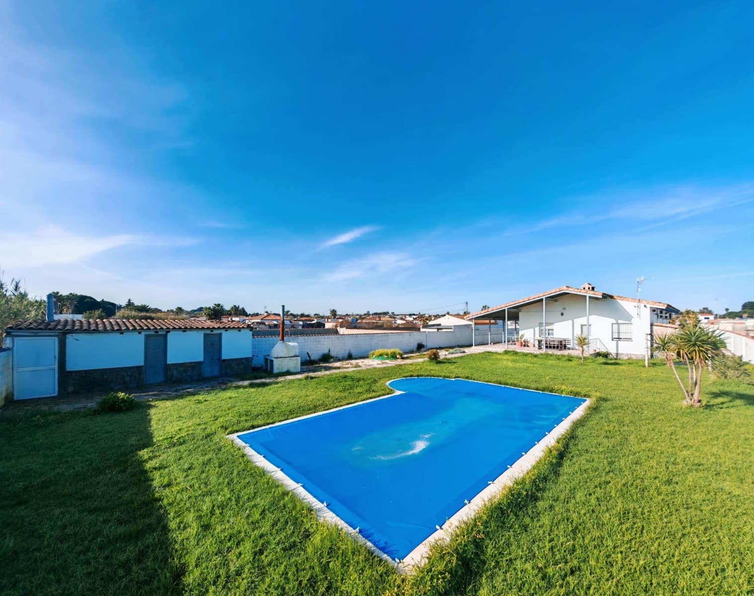 Chalet de 4 habitaciones en Chiclana de la Frontera en venta con piscina - 250.000 € (Ref: 9634490)