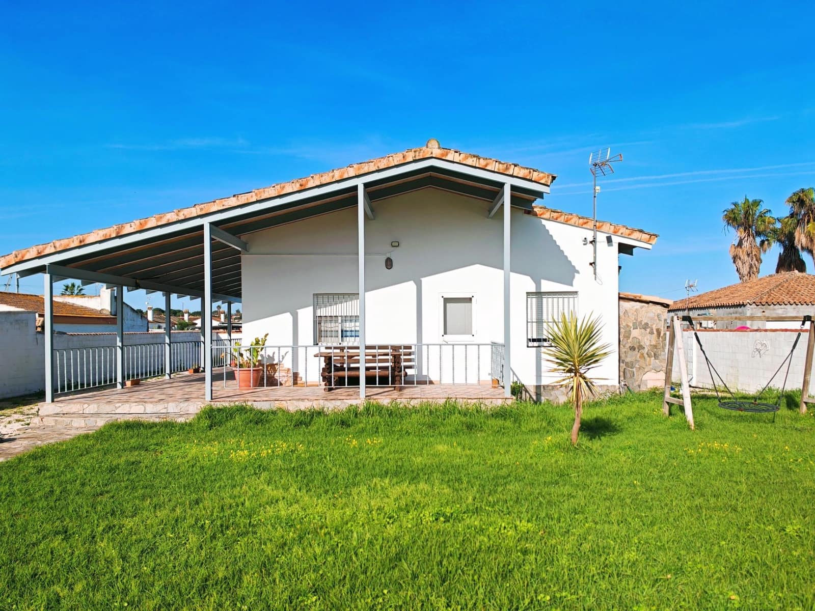 Chalet de 4 habitaciones en Chiclana de la Frontera en venta con piscina - 250.000 € (Ref: 9634490)