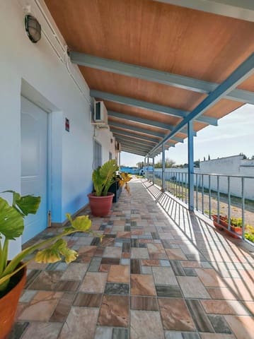 Chalet de 4 habitaciones en Chiclana de la Frontera en venta con piscina - 250.000 € (Ref: 9634490)