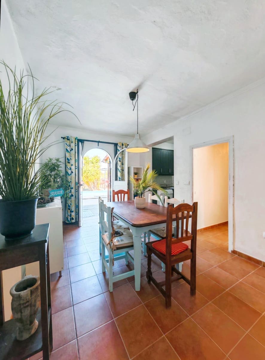 3 soveværelse Villa til salg i Medina-Sidonia med swimmingpool - € 129.950 (Ref: 9640386)