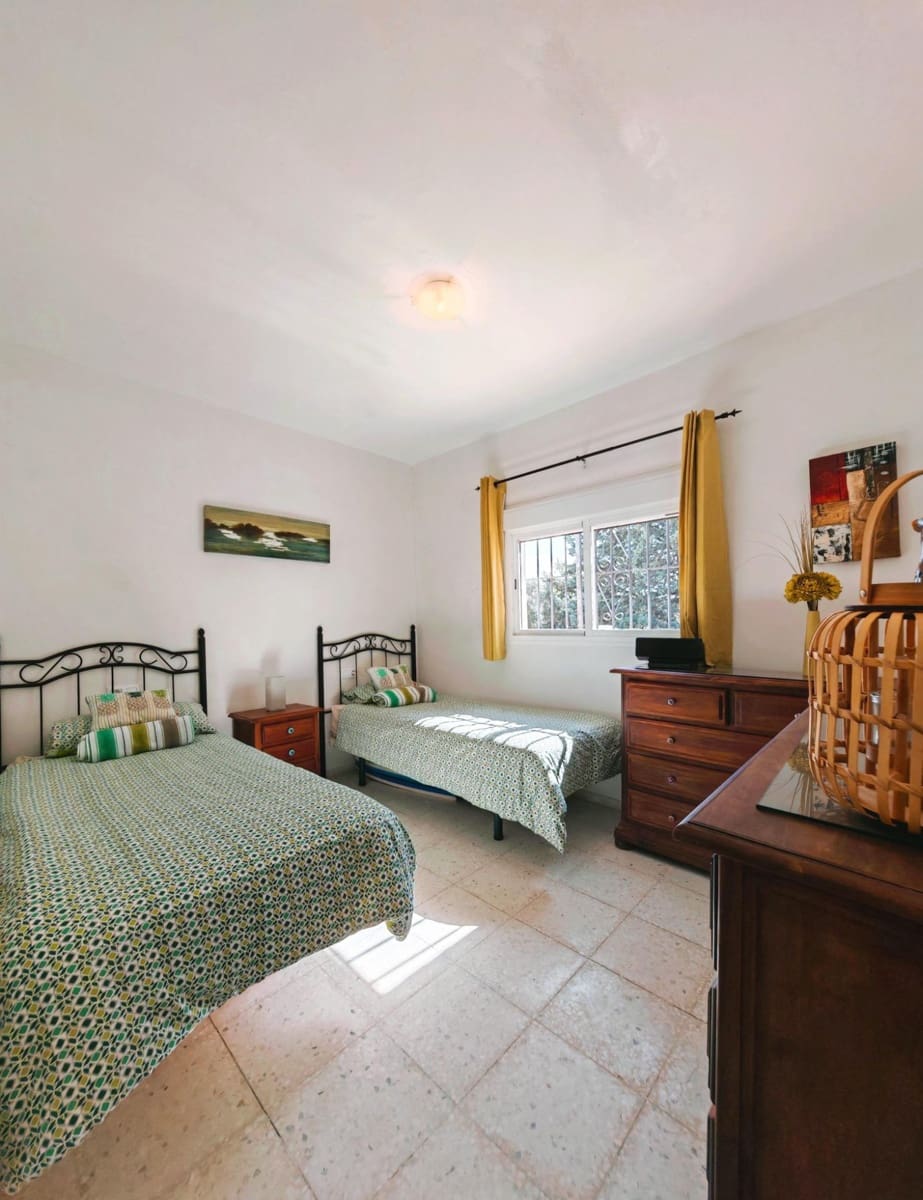 3 soveværelse Villa til salg i Medina-Sidonia med swimmingpool - € 129.950 (Ref: 9640386)