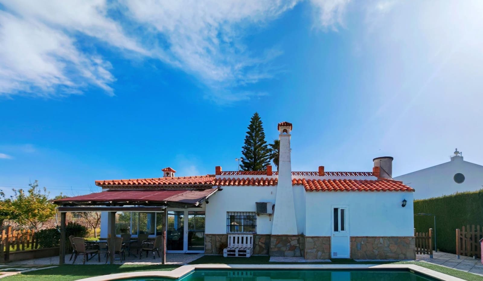 3 sypialnia Willa na sprzedaż w El Puerto de Santa Maria z basenem garażem - 437 000 € (Ref: 9656256)