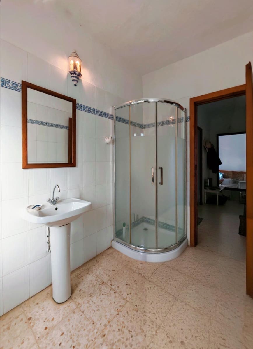 7 bedroom Villa for sale in Barbate with pool garage - € 565,000 (Ref: 9690947)