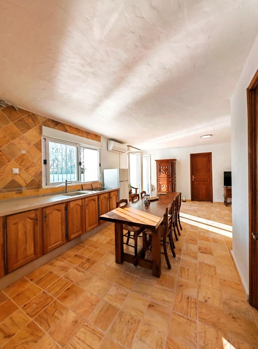 7 bedroom Villa for sale in Barbate with pool garage - € 565,000 (Ref: 9690947)