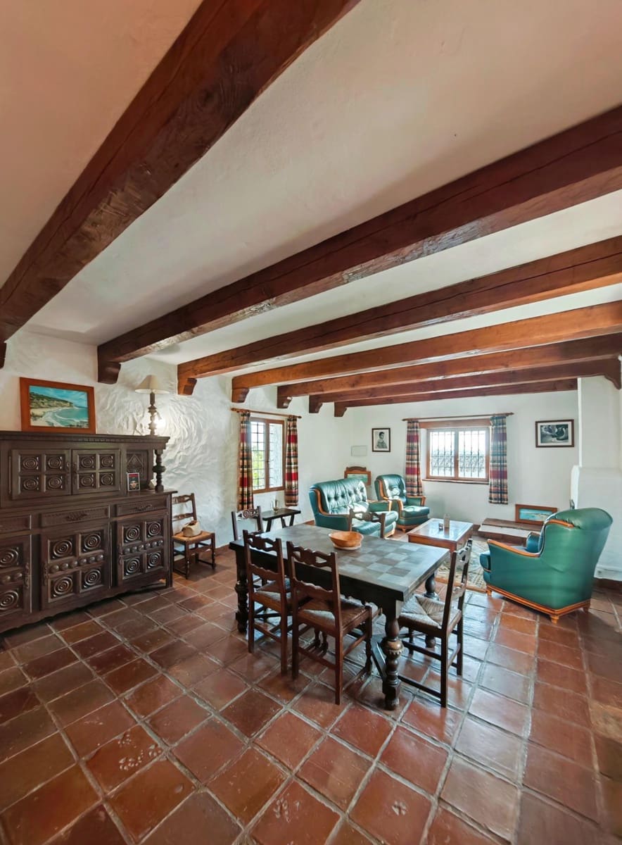 7 bedroom Villa for sale in Barbate with pool garage - € 565,000 (Ref: 9690947)