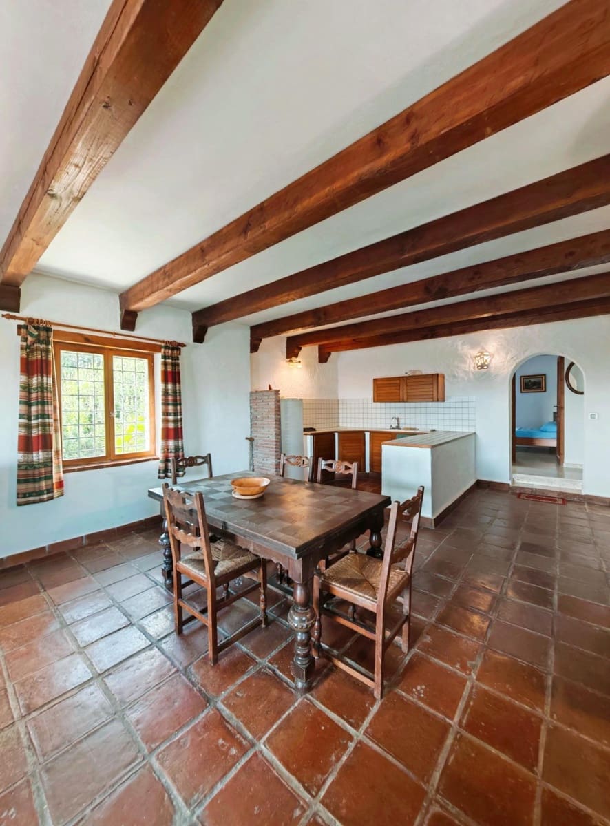 7 bedroom Villa for sale in Barbate with pool garage - € 565,000 (Ref: 9690947)