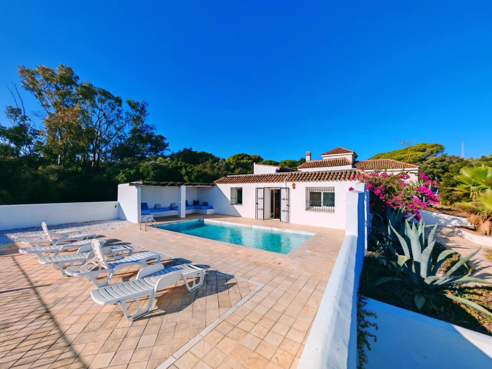 7 bedroom Villa for sale in Barbate with pool garage - € 565,000 (Ref: 9690947)