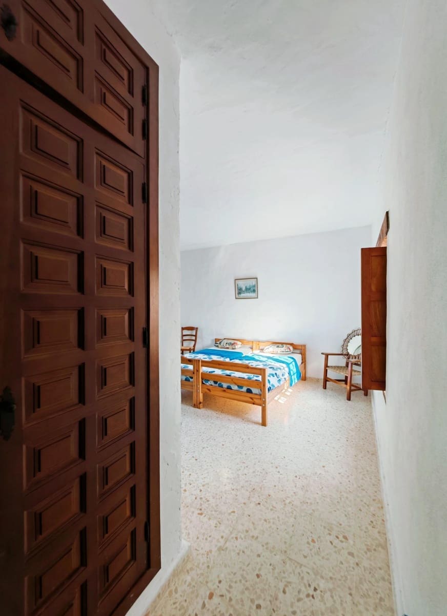 7 bedroom Villa for sale in Barbate with pool garage - € 565,000 (Ref: 9690947)