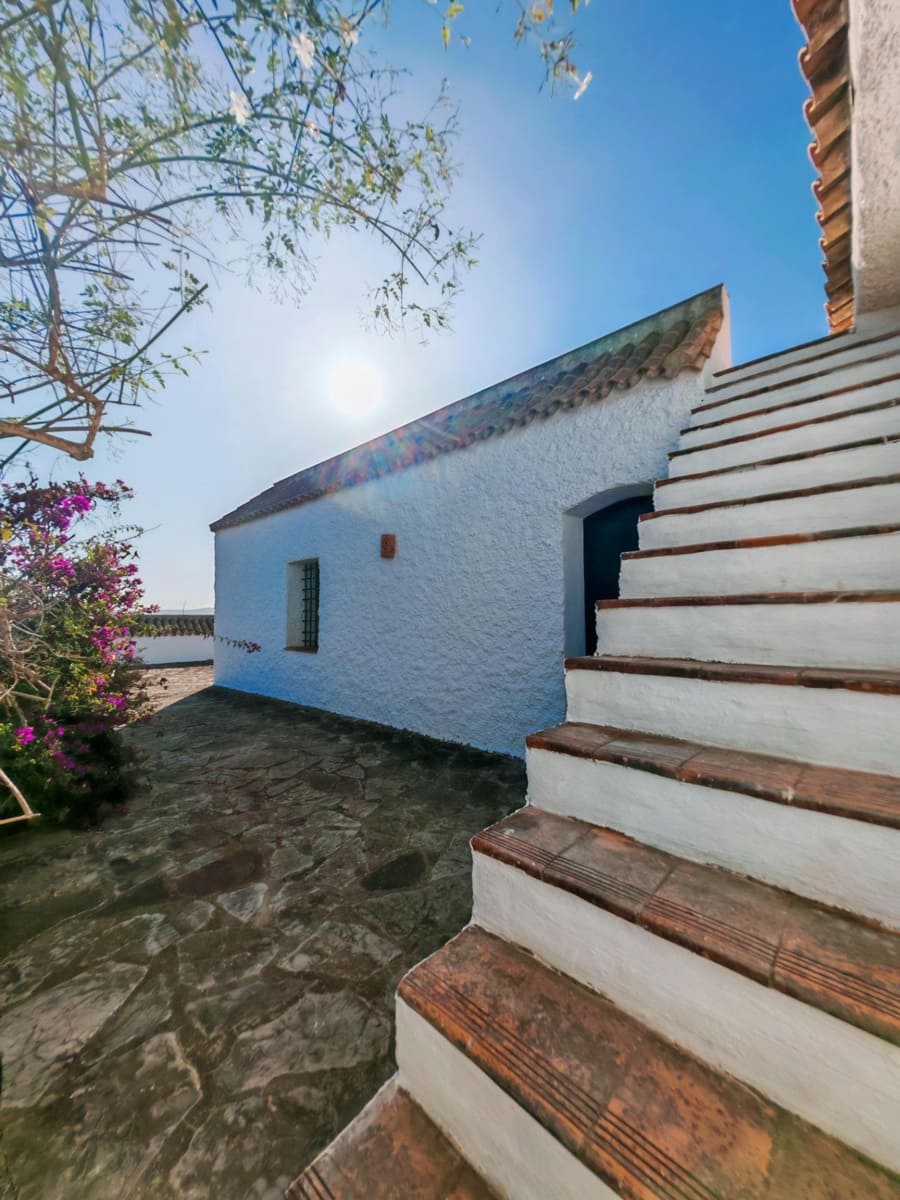 7 bedroom Villa for sale in Barbate with pool garage - € 565,000 (Ref: 9690947)