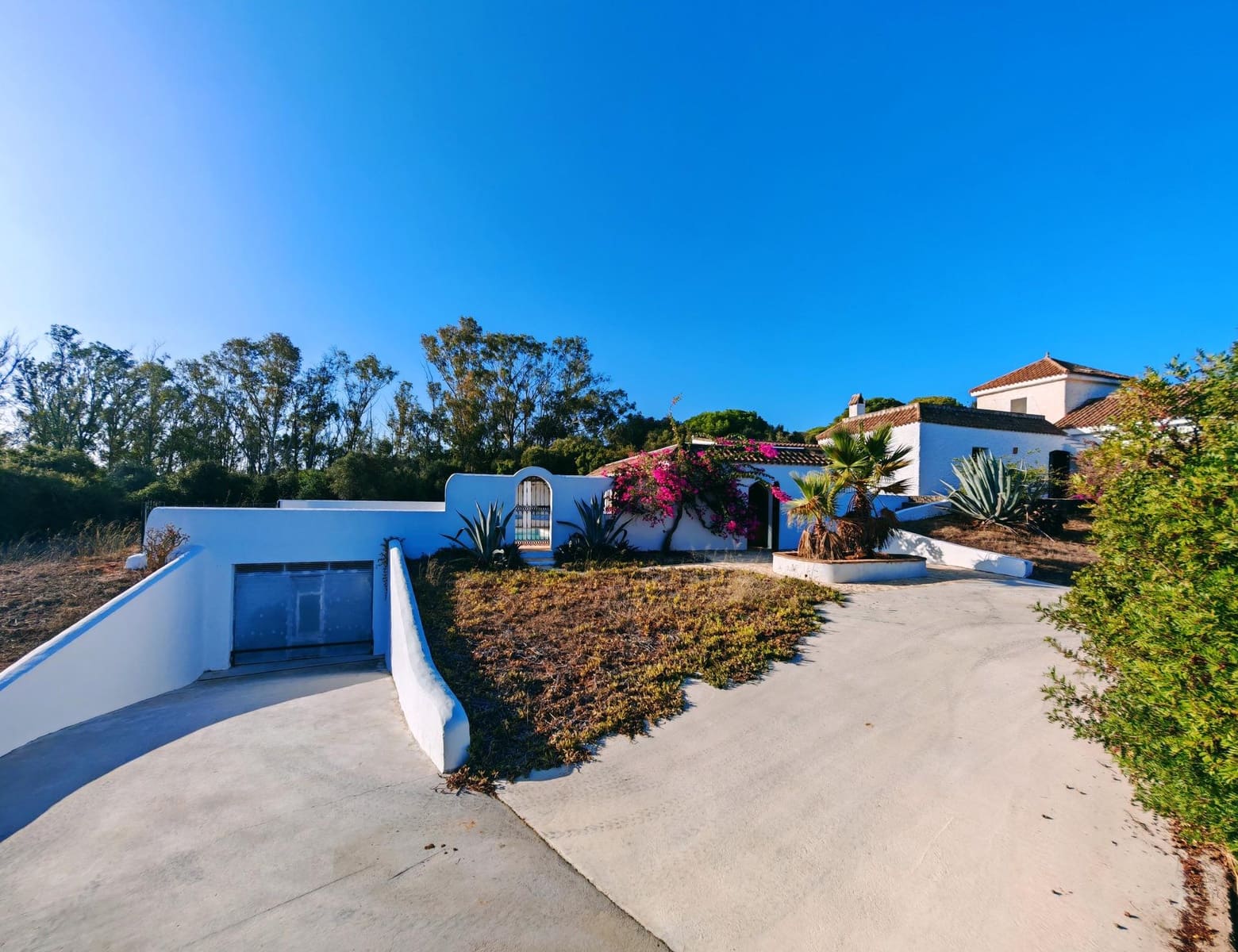 7 bedroom Villa for sale in Barbate with pool garage - € 565,000 (Ref: 9690947)