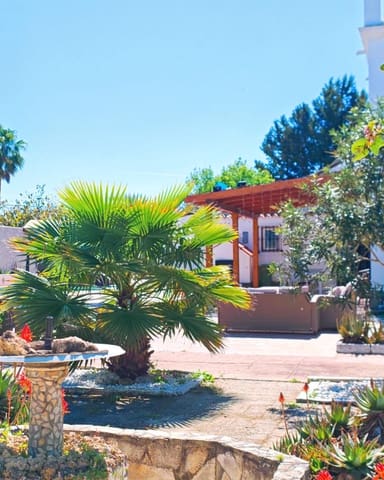 Chalet de 7 habitaciones en Chiclana de la Frontera en venta con piscina - 495.000 € (Ref: 9735703)