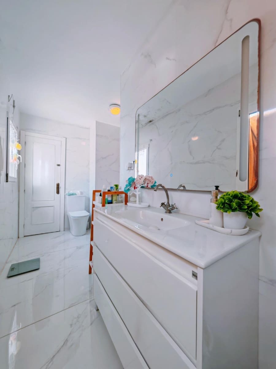 Chalet de 7 habitaciones en Chiclana de la Frontera en venta con piscina - 495.000 € (Ref: 9735703)