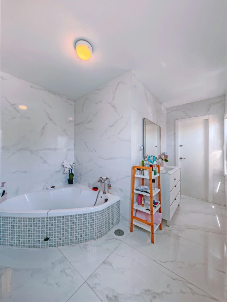 Chalet de 7 habitaciones en Chiclana de la Frontera en venta con piscina - 495.000 € (Ref: 9735703)