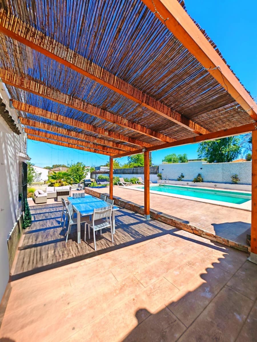 Chalet de 7 habitaciones en Chiclana de la Frontera en venta con piscina - 495.000 € (Ref: 9735703)