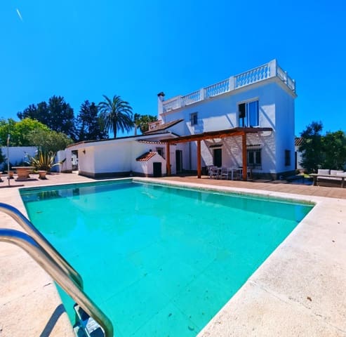 Chalet de 7 habitaciones en Chiclana de la Frontera en venta con piscina - 445.000 € (Ref: 9735703)