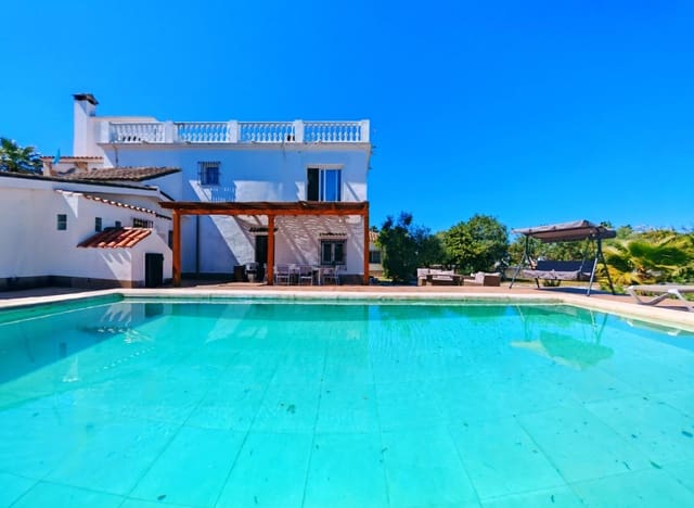 Chalet de 7 habitaciones en Chiclana de la Frontera en venta con piscina - 445.000 € (Ref: 9735703)