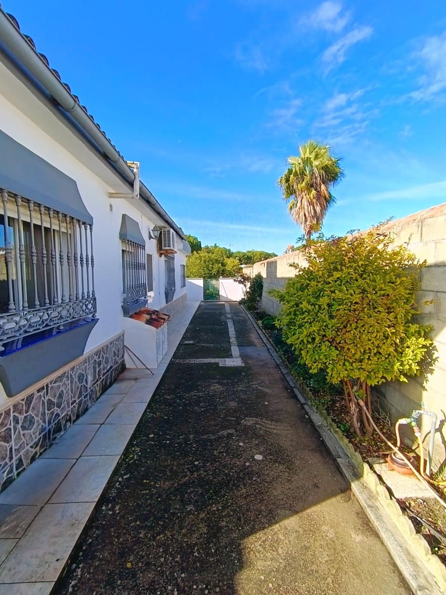 4 soveværelse Villa til salg i Chiclana de la Frontera med swimmingpool garage - € 295.000 (Ref: 9794828)
